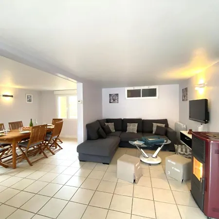 Pleasant Home, 200m From The Beach, St Pair-sur-mer 펜션
