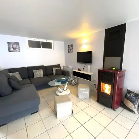 Pleasant Home, 200m From The Beach, St Pair-sur-mer 펜션 생-페르-쉬르-메르