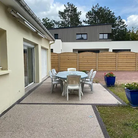 Pleasant Home, 200m From The Beach, St Pair-sur-mer 펜션 *