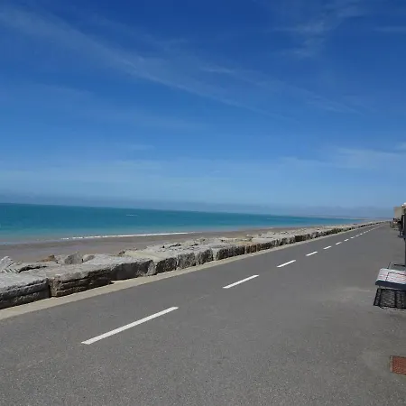 Pleasant Home, 200m From The Beach, St Pair-sur-mer 펜션 생-페르-쉬르-메르